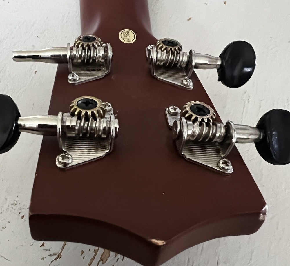 Amahi 21 inch Ukulele Read