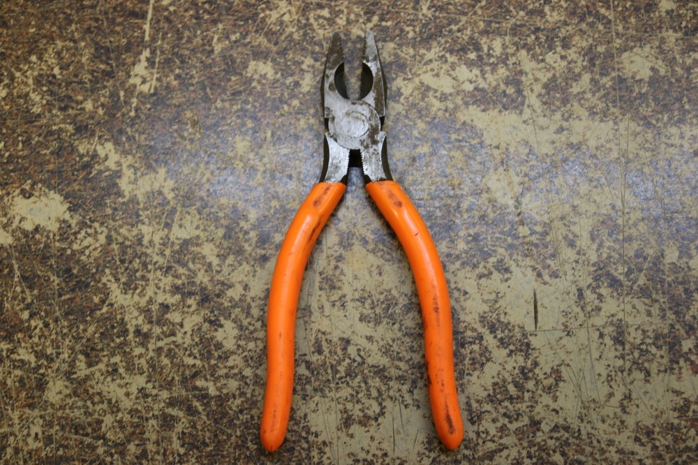 MAC tools lineman pliers p301832O