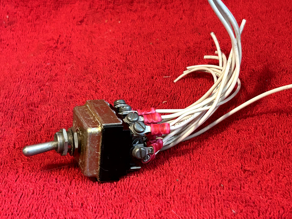 AIRCRAFT MS 25068-23 TOGGLE SWITCH