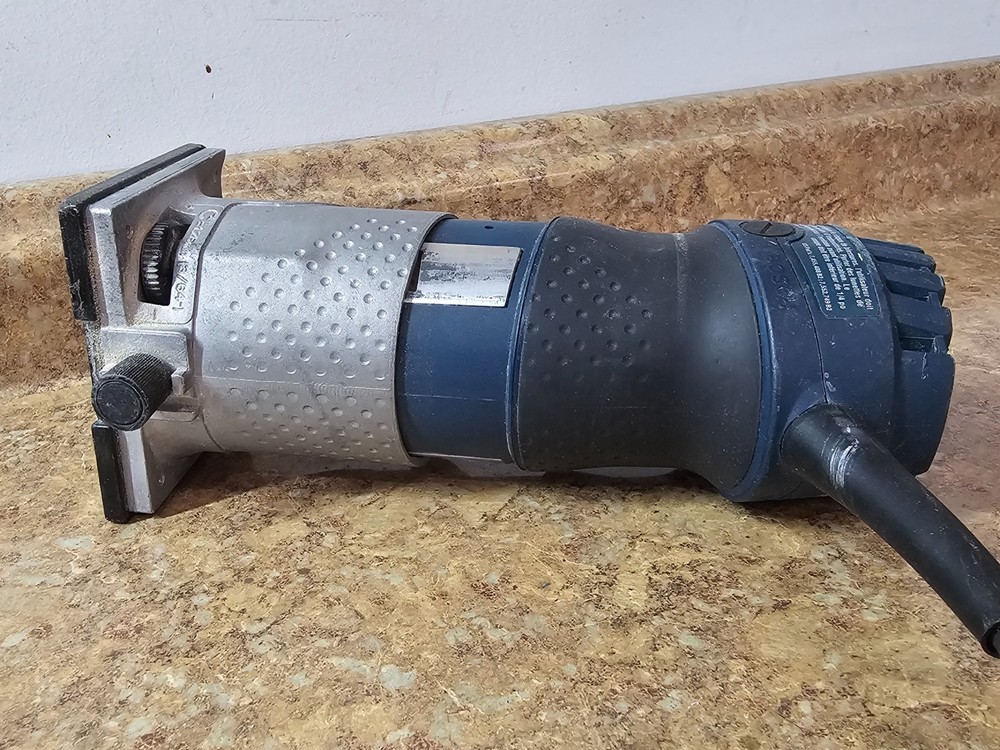 Bosch PR20EVS 1 HP Variable Speed Palm Router Pre-owned w/ Case