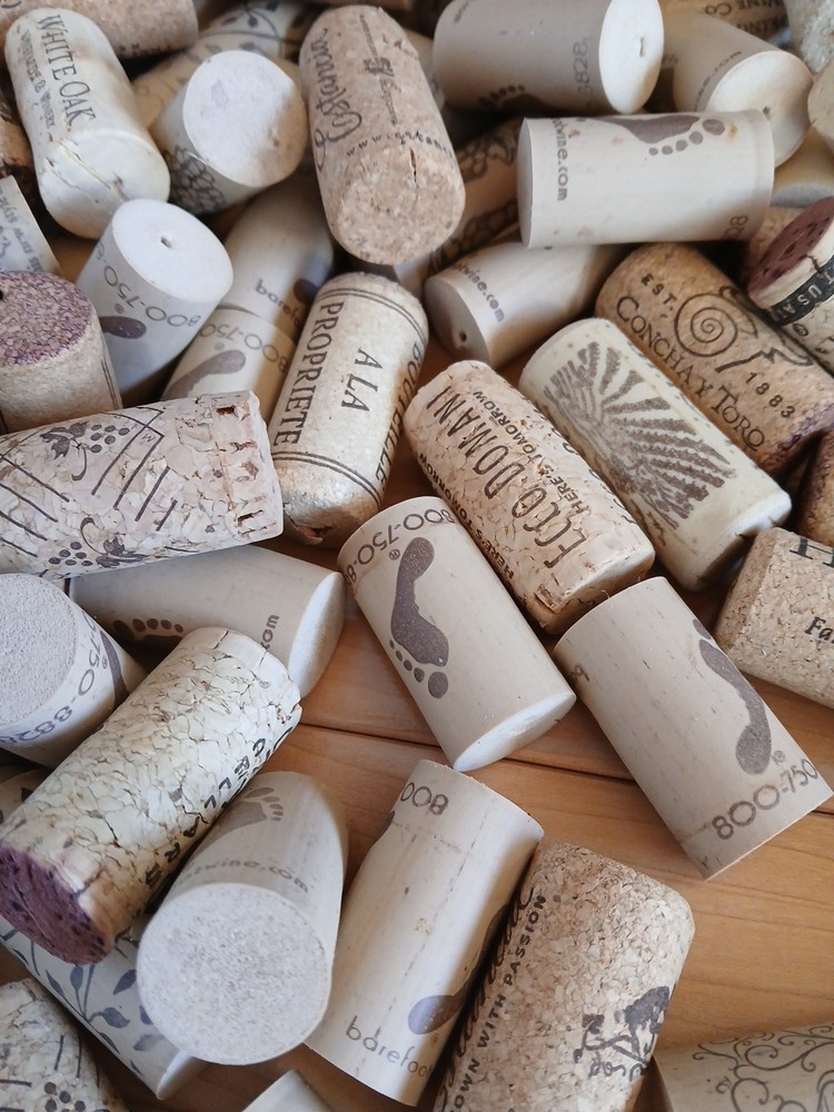 180 Pcs. NATURAL Wine CORKS ASSORTED USED
