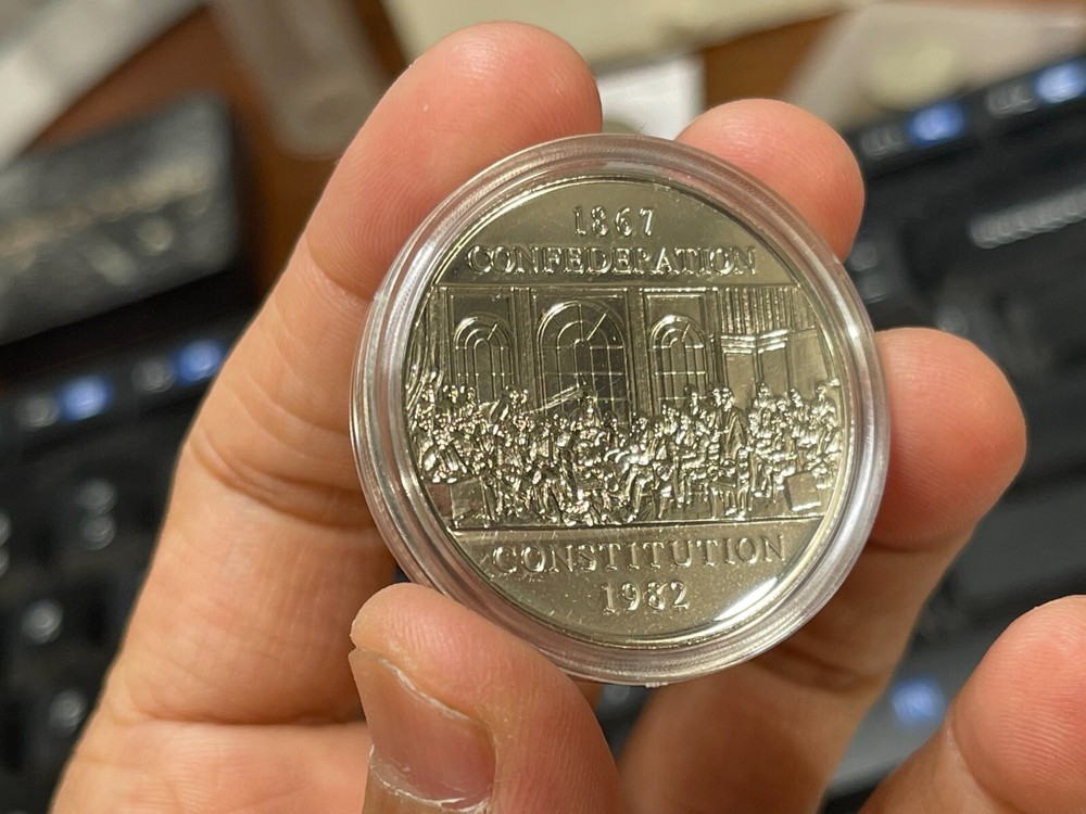 1982 Canada One Dollar Coin Excellent Condition Prooflike?