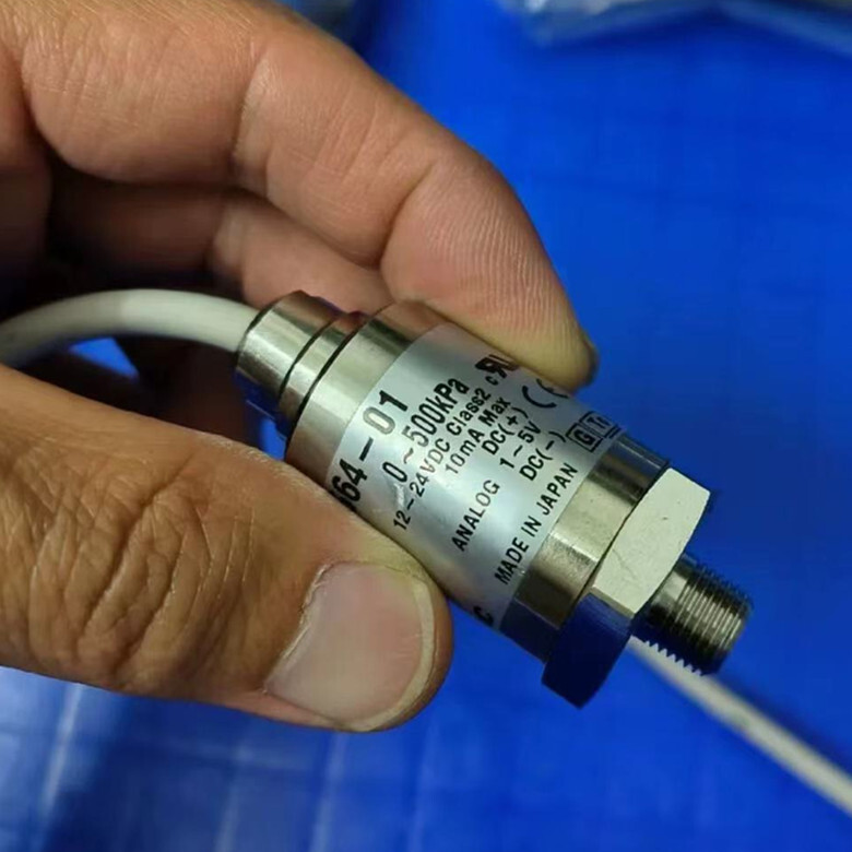 NEW SMC PSE564-01 pressure sensor