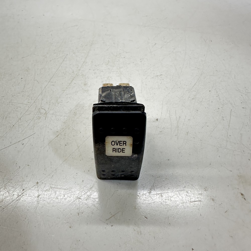 Switch, Over Ride - 2013 CanAm Commander | Silver