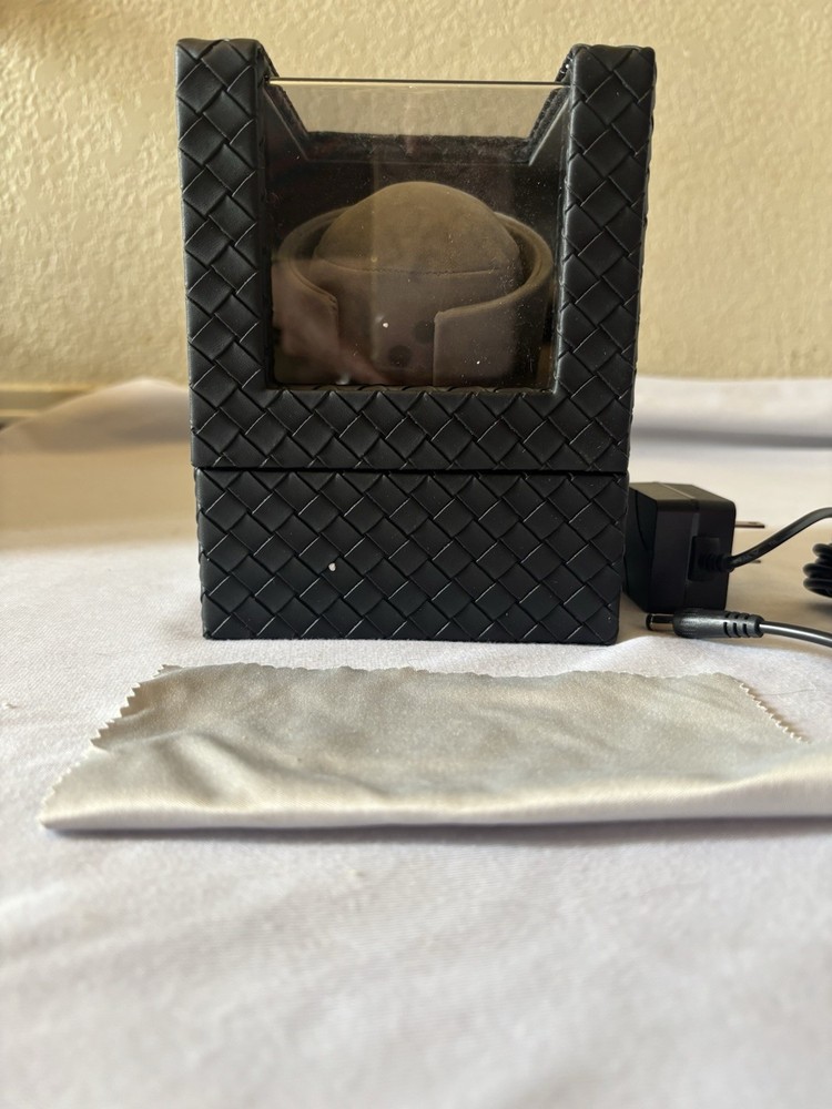 Automatic Rotation Single Watch Winder Plug-In Or Battery Powered