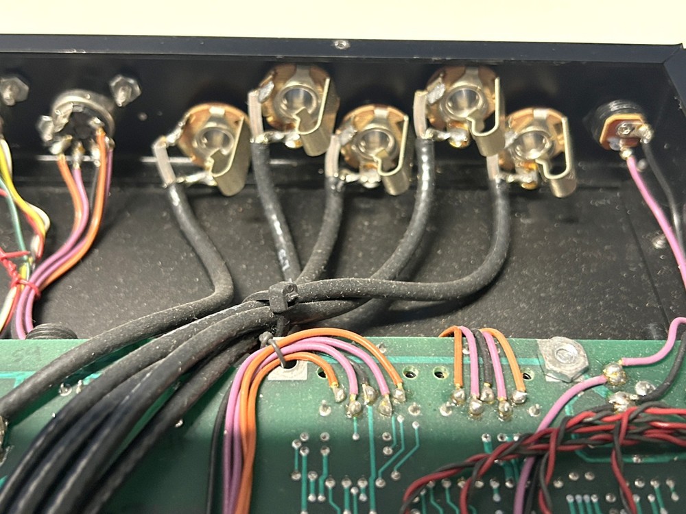 Custom Built Multi Amplifier Splitter Controller MIDI Iso Tranformers Axess Elec