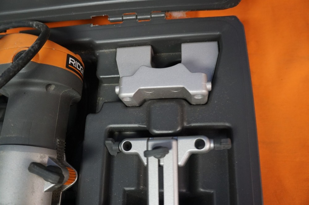 Ridgid R2400 Compact Laminate Trimmer Router Variable Speed W/Case