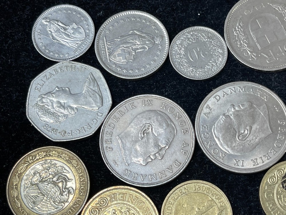 Assorted World Foreign Coins Exchangeable 101825