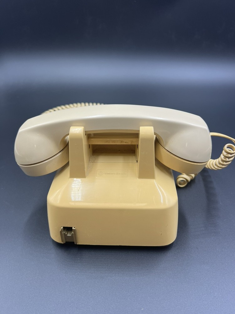 Vintage Beige Bell System 2500D Desk Phone (UNTESTED)