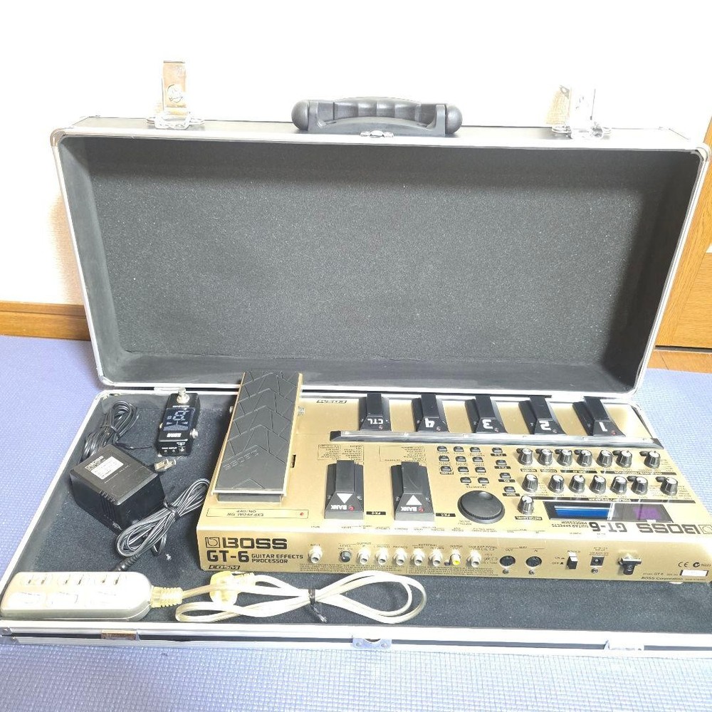 BOSS GT-6 Multi-Effects Processor with Hard Case and KORG Tuner