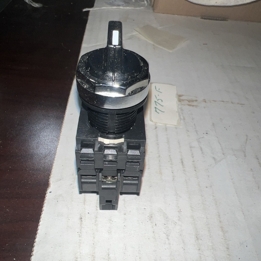Cutler Hammer Selector Switch E22-XF1A - New
