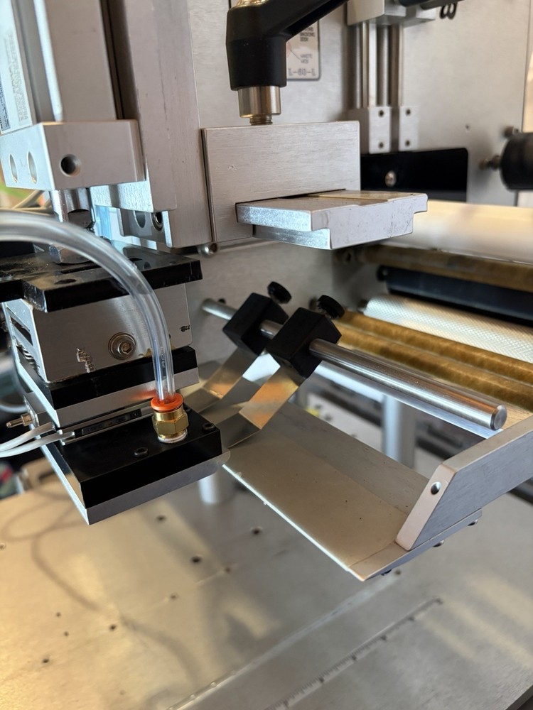 l-60 Left hand Labeler Universal labeling systems