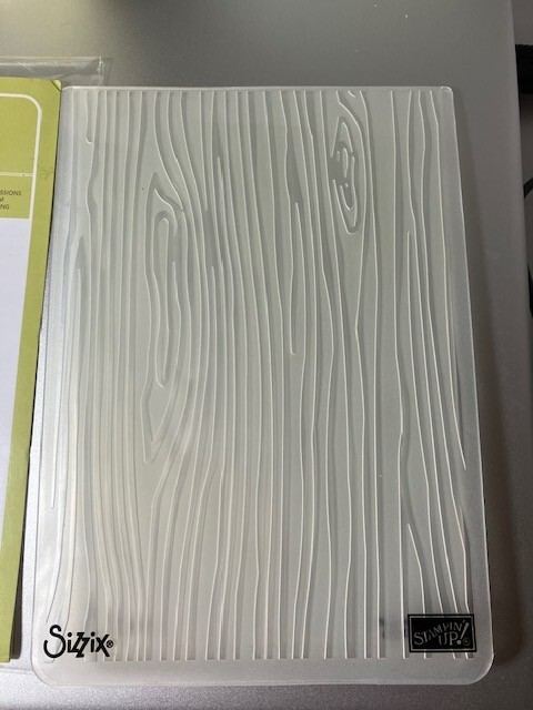 Sizzix Woodgrain Textured Embossing Folder - New