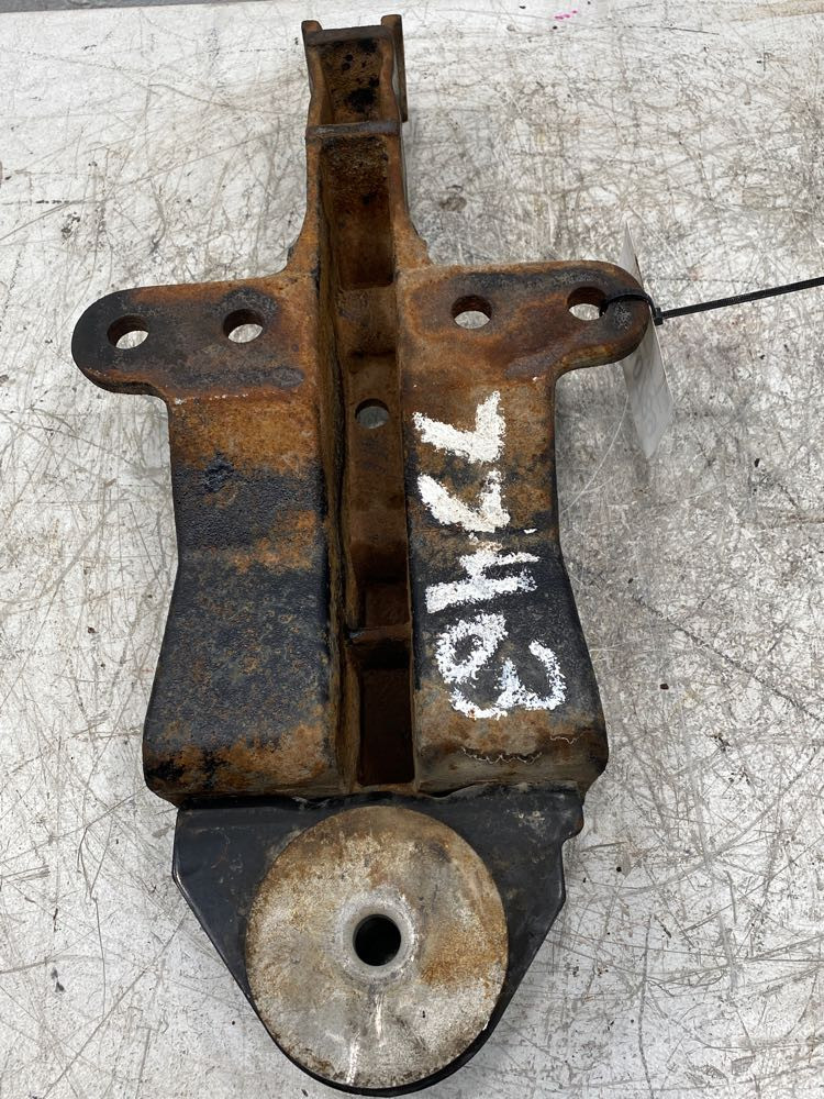 2016 Freightliner 122SD Cab Mount (630-10789)