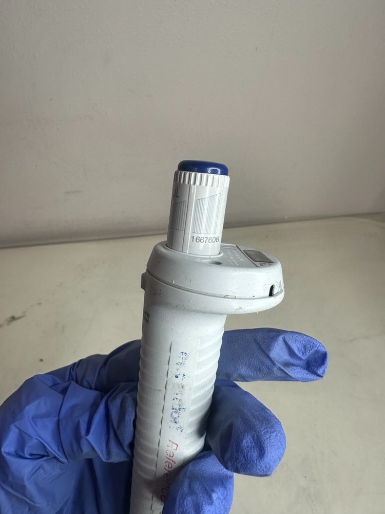 Eppendorf Reference 1000 Adjustable Pipette 500 - 1000 µL AS-IS