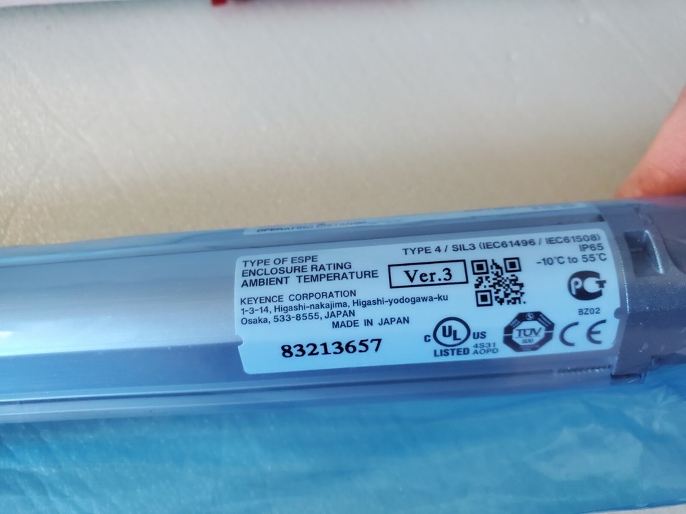Keyence SL-V06L NEW IN BOX 1PC