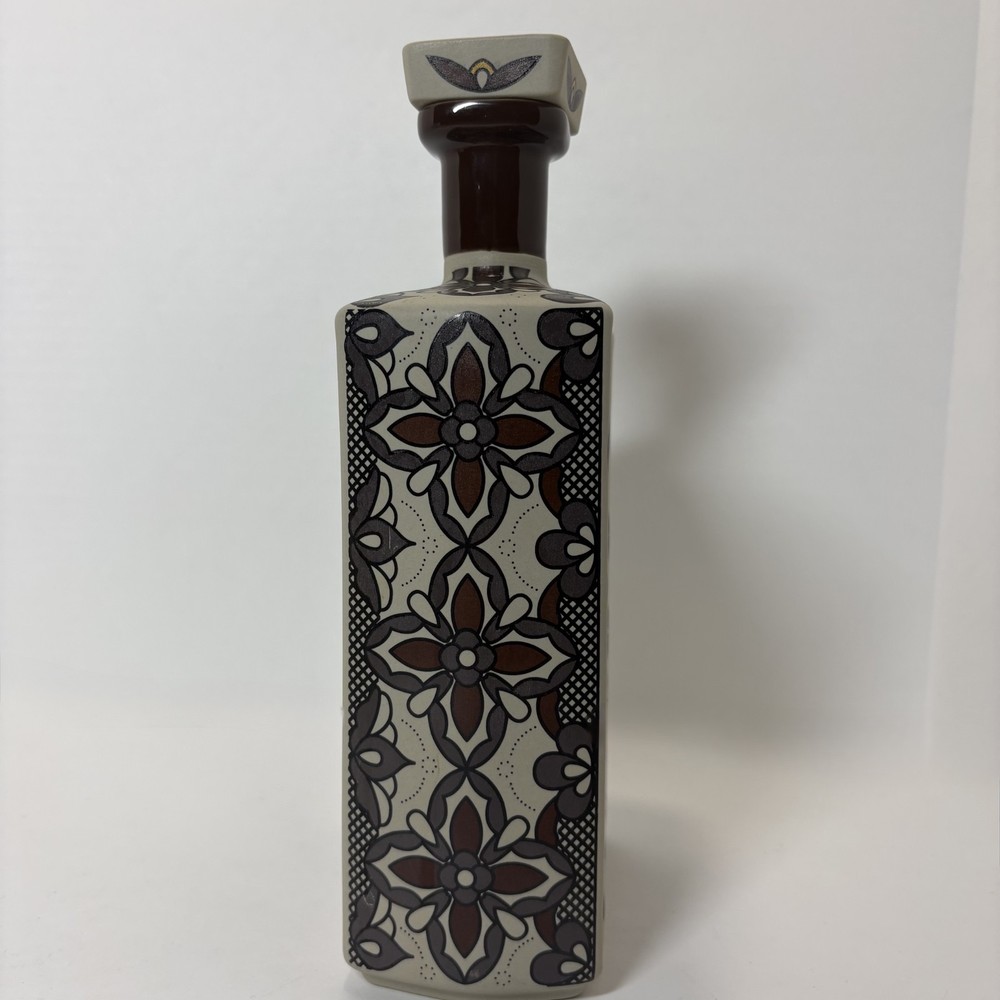 Tequila Dos Artes 100% Anejo Painted Bottle Only