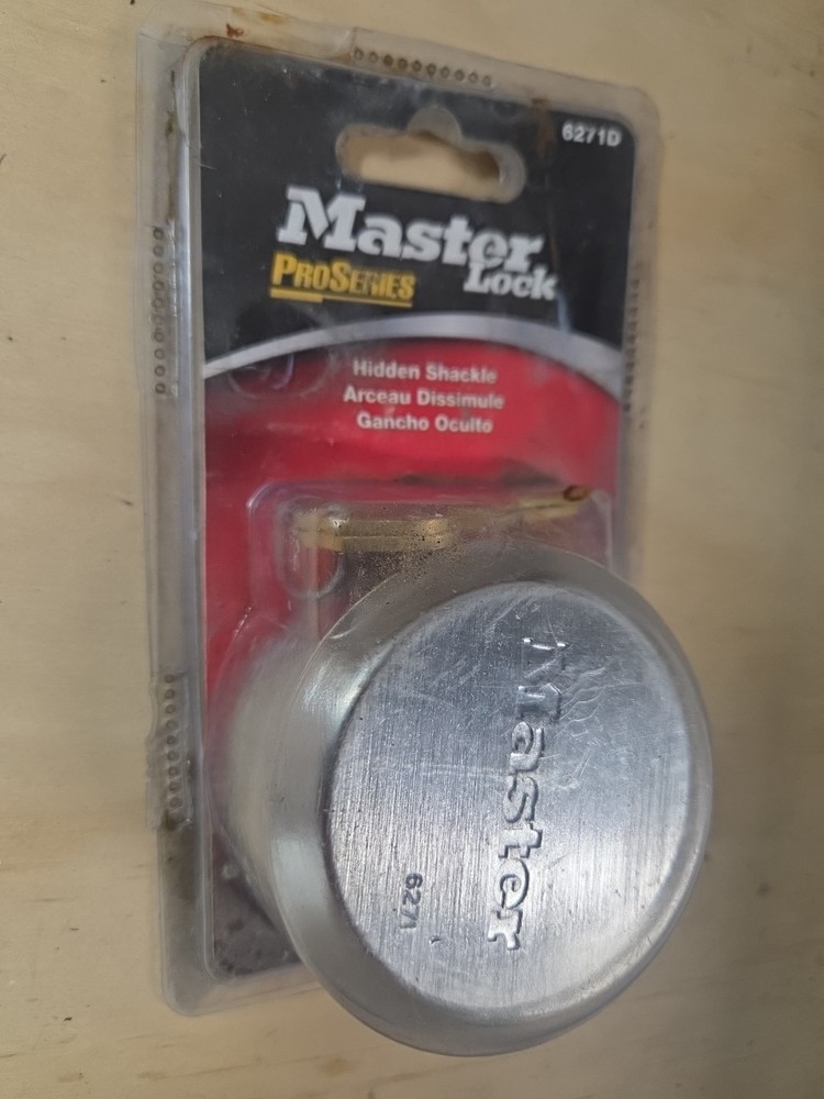 Master Lock, Pro Grade, 6271D, Hidden Shackle, 2 Keys, Padlock