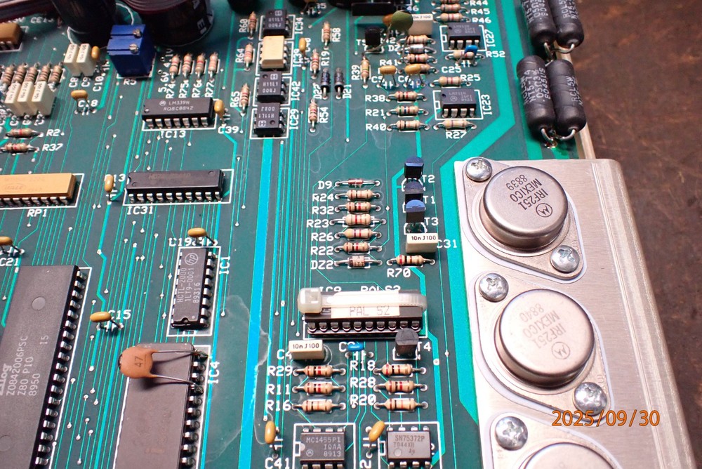 OLDER HAAS SERVO CONTROL POWERS UP FOR PARTS NEEDS WORK