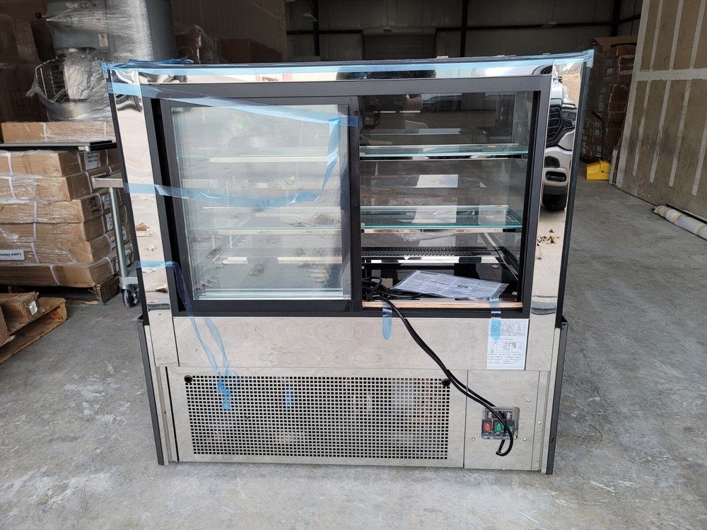 Multilevel refrigerated display case. Dessert, pastry, bakery display.