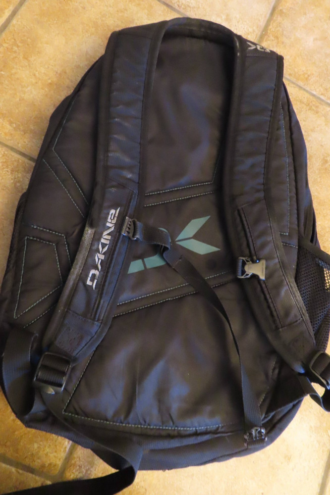 Dakine Backpack Daypack 20"x12"x6" broken zipper