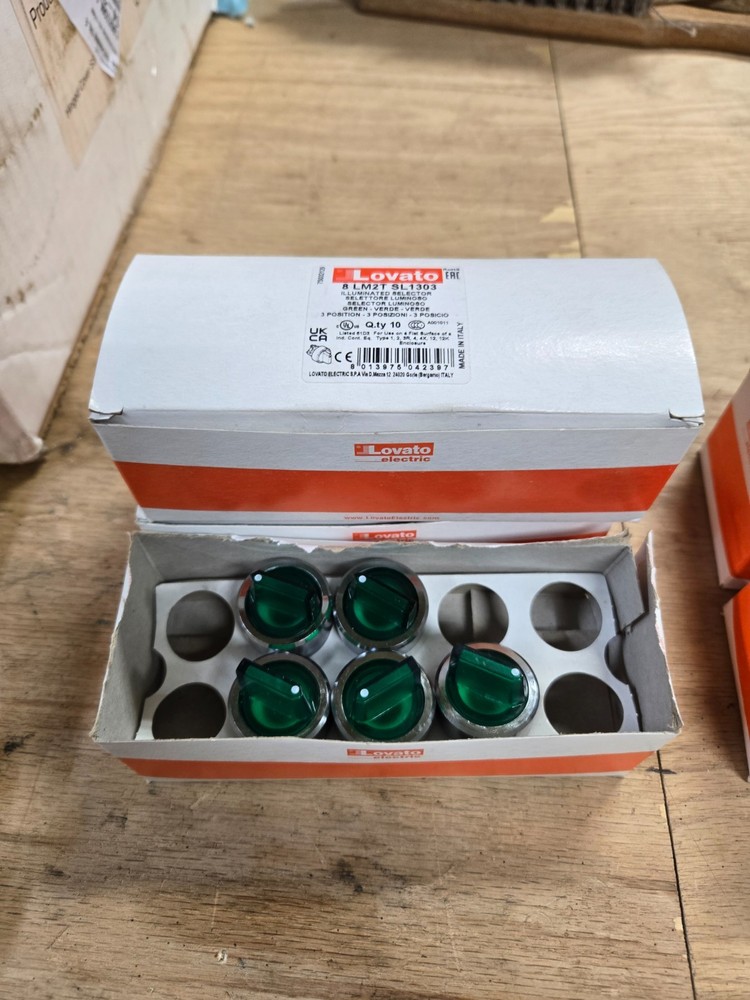 LOVATO SELECTOR SWITCH 8LM2TSL1303