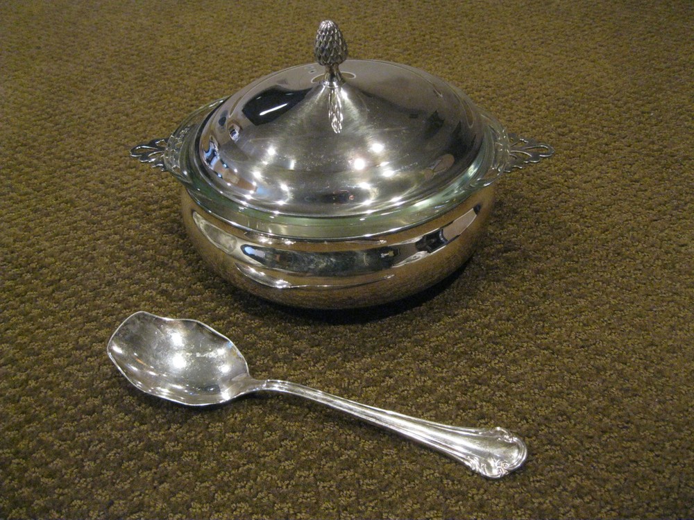 REED & BARTON SILVERPLATED 9 IN SERVING DISH WITH PYREX GLASS INSERT & SPOON