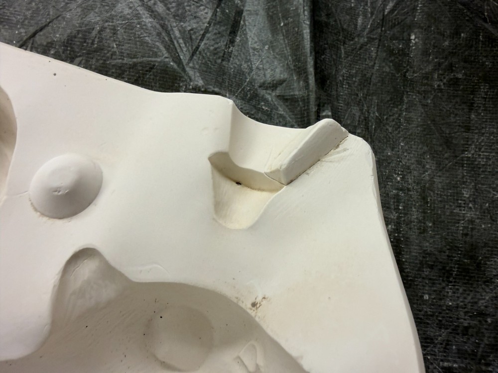 VINTAGE SCIOTO CERAMIC MOLD #S-2075 CLIMBING SQUIRREL