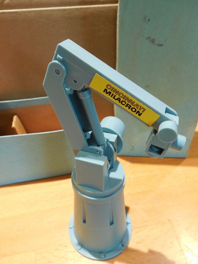 Cincinnati Milacron Robot Model T3 blue Plastic