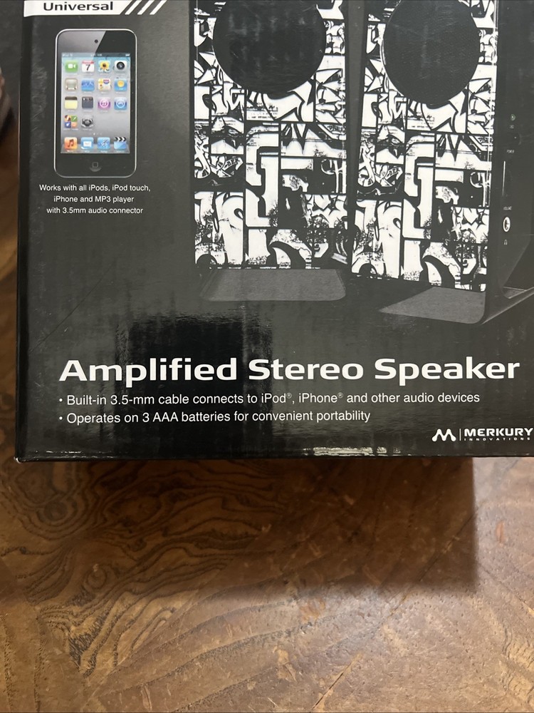 Universal amplified stereo speaker