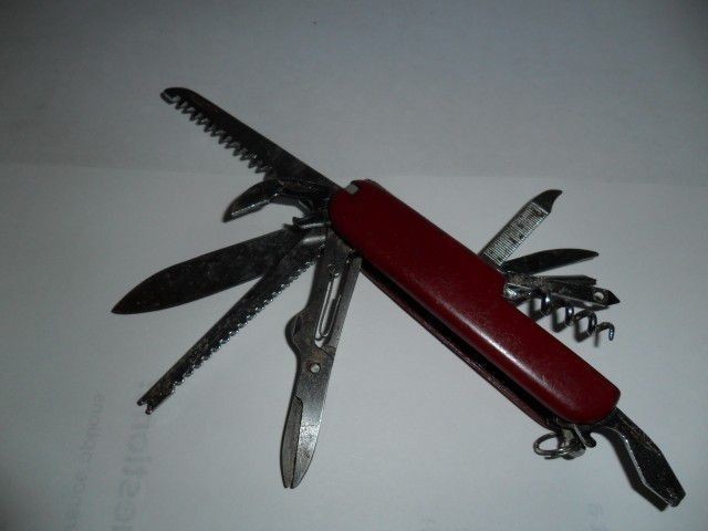 Quality Superior Folding Utility Pocket Knife 11 Functions