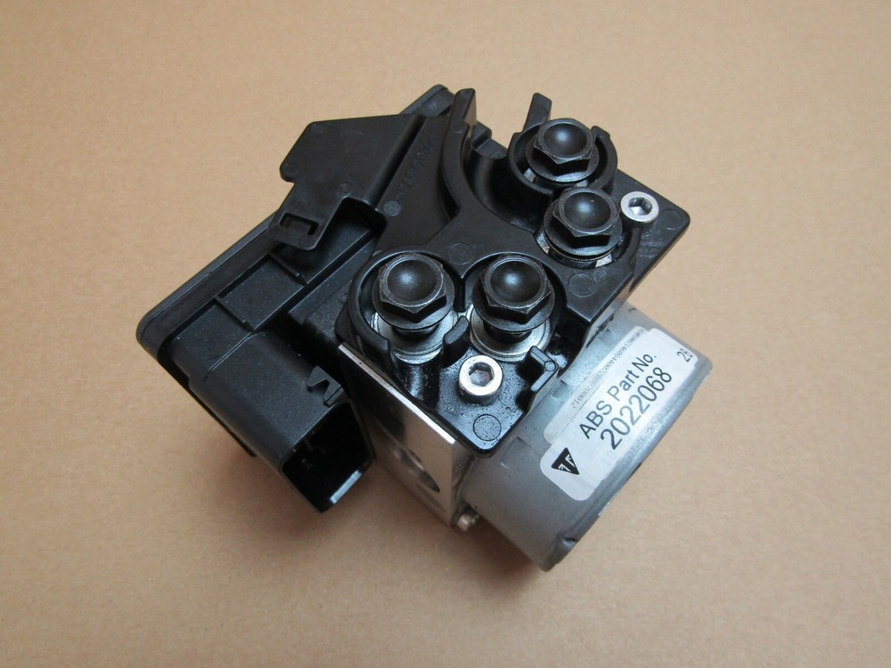 Triumph Rocket 3 GT 2021 ABS pump control unit module (9536)