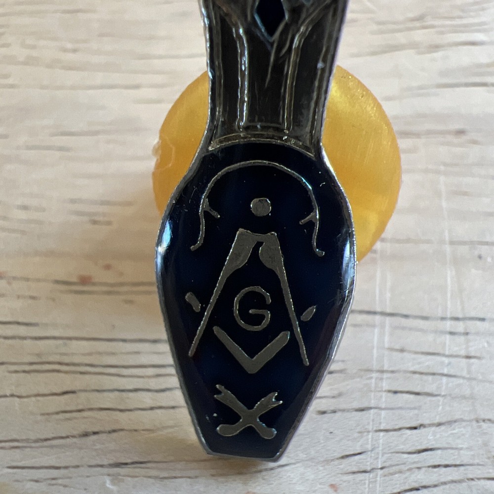 Vintage Widows Masonic Shoe Pinback