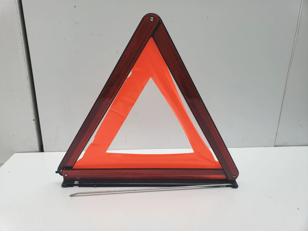 VOLVO V40 HAZARD WARNING TRIANGLE 27R033996 2014
