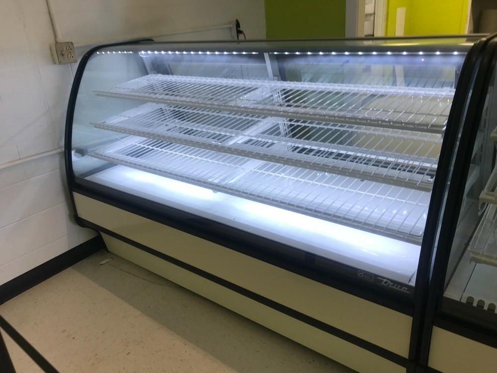 True Dry Display Case, Restaurant Bakery.