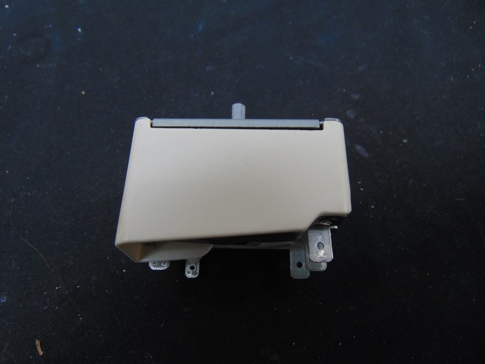 GE Electric Range JBP35DM2BB Surface Element Switch 164D1816P008