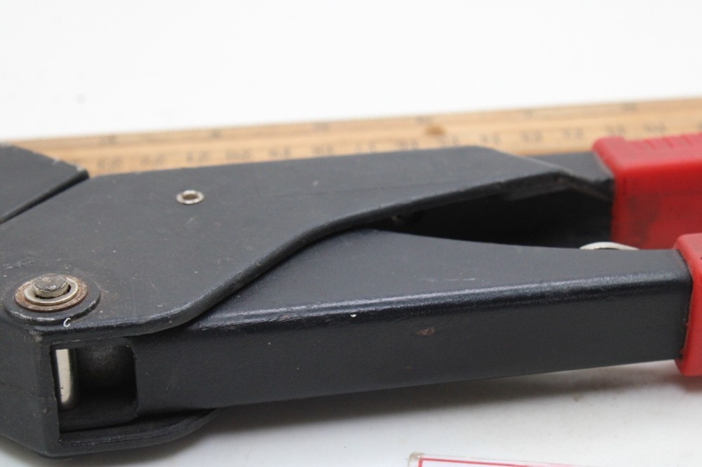 Blue Point Tools HP8202 Rivet Tool Red Grips