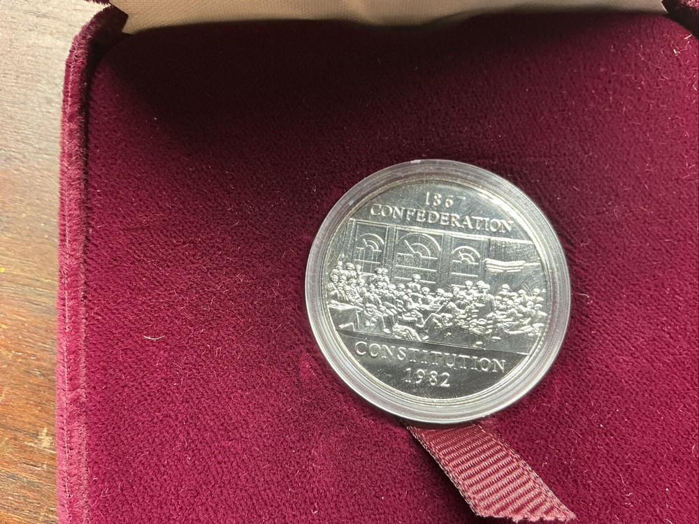 1982 Dollar Canada 1867 Confederation 1982 Constitution Coin