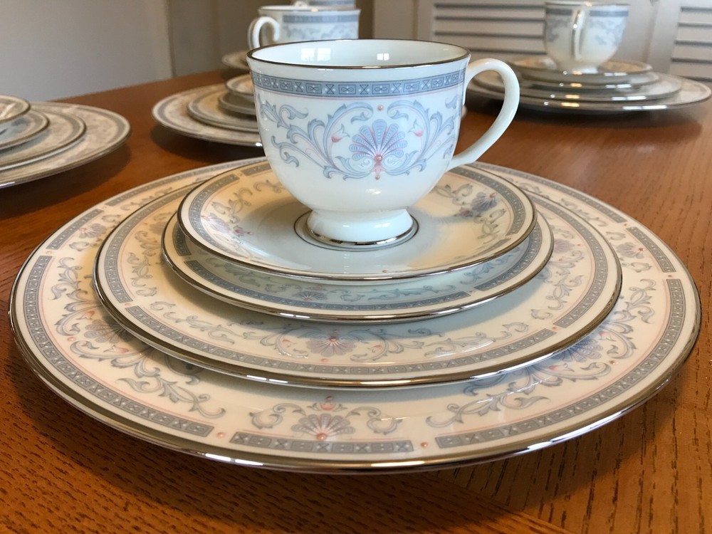 Lenox Mt. Vernon 5 Piece Place Setting - Pristine - Never used