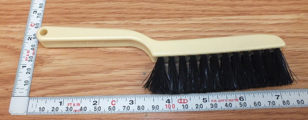 Unbranded/Generic Cream Colored Plastic Handle Pool Table / Felt Cleaning Brush