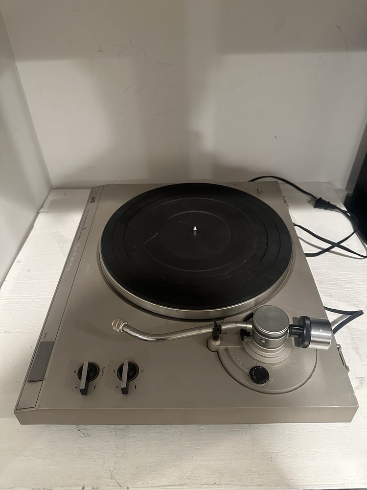 Serviced JVC L-A11 Turntable