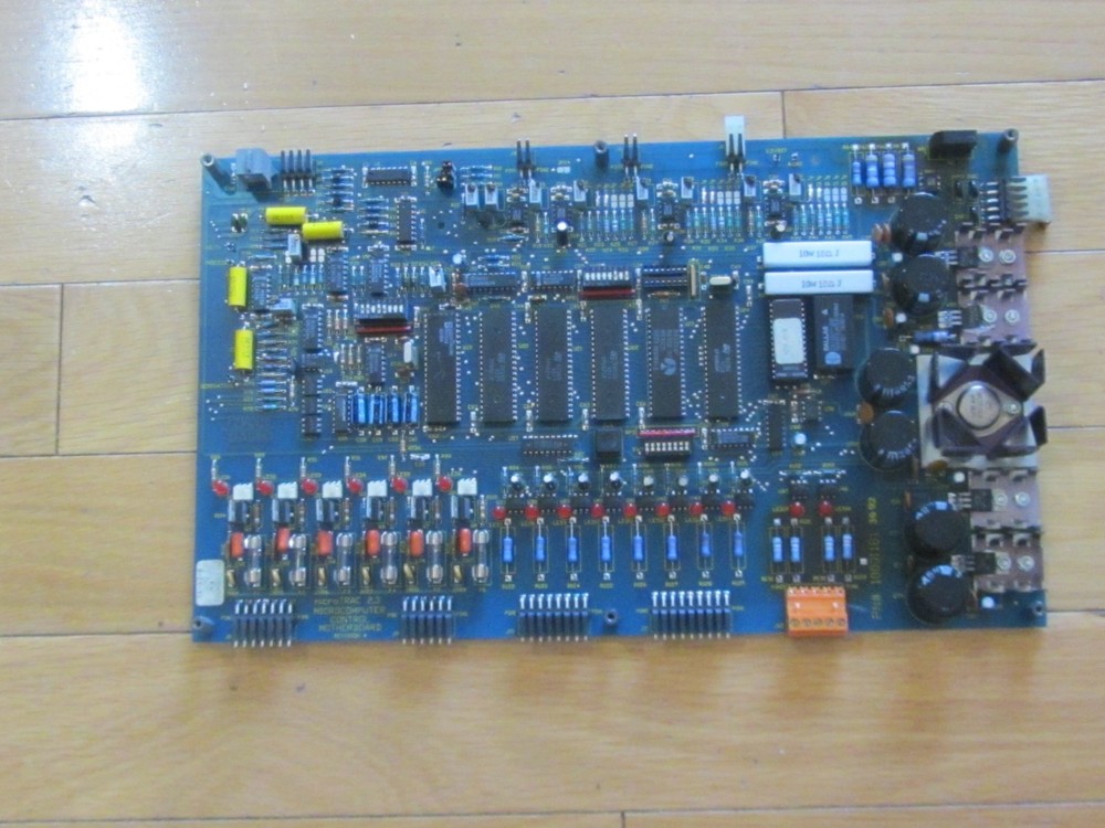 Conair Tempro 10001131 MicroTRAC CC7 030 Microcomputer Control Board W/Cover!