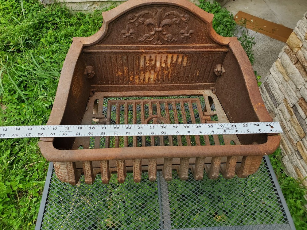 VINTAGE BEAUTIFUL CAST IRON FLEUR DE LIS FIREPLACE LOG INSERT