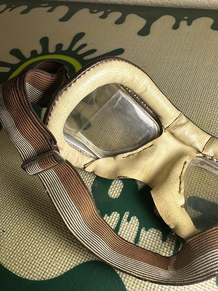 VINTAGE STADIUM MOTORCYCLE / PILOT'S GOGGLES
