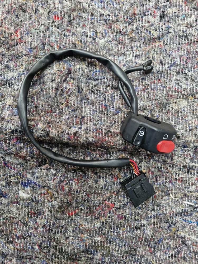 TRIUMPH ST 1050 RIGHT SIDE SWITCH GEAR