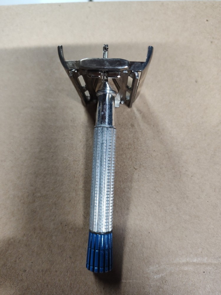 VINTAGE GILLETTE Blue Tip SAFETY RAZOR B-4