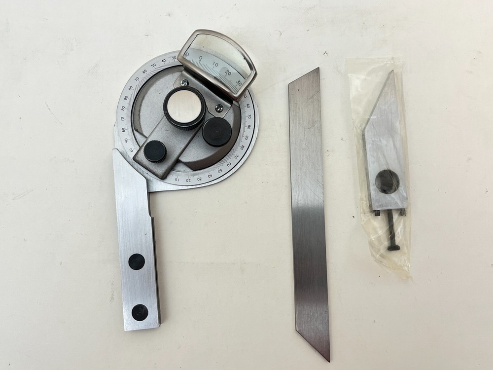 Universal bevel protractor with Magnifier