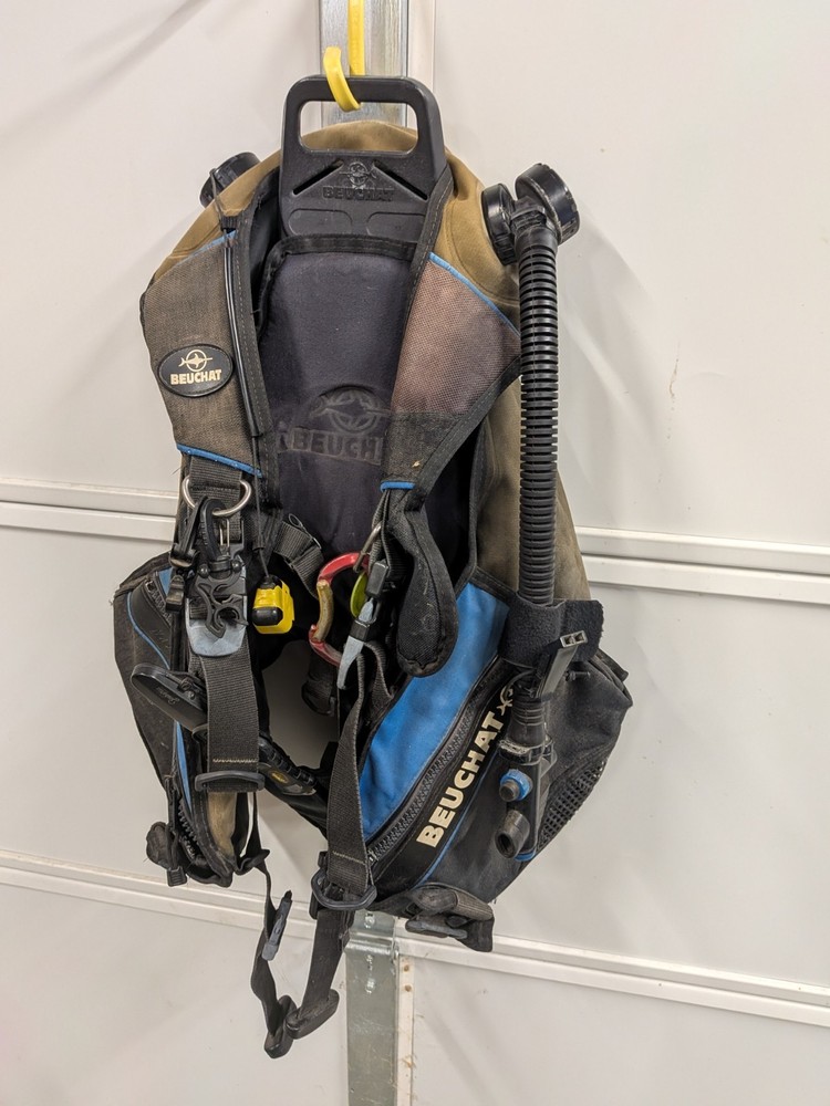 BEUCHAT  DIVERS Vest WITH LOTS OF EXTRAS