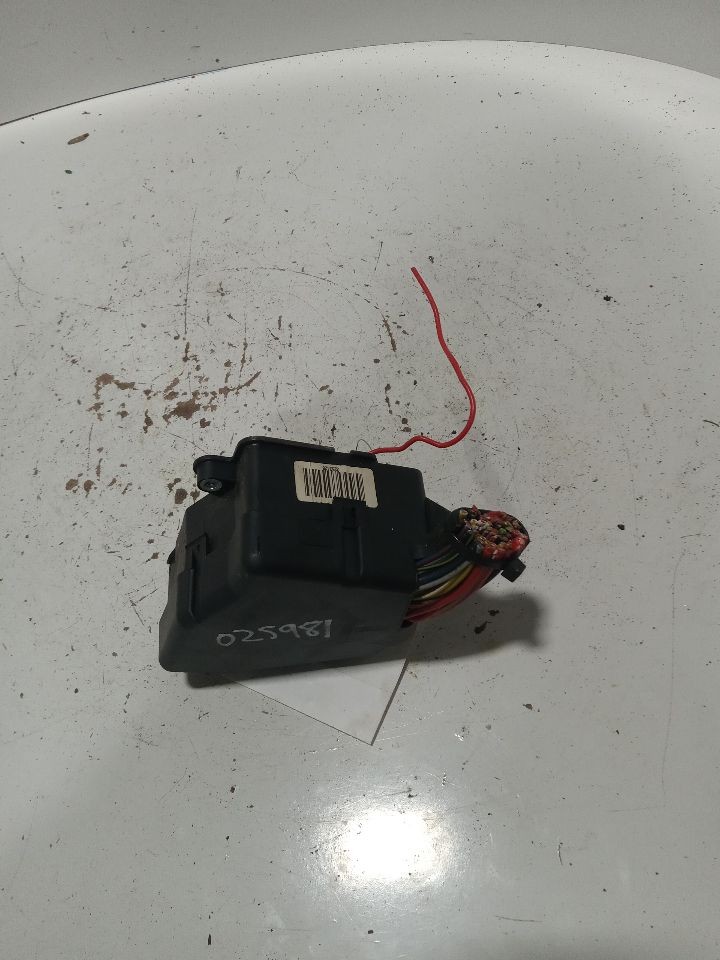 Used Fuse Box Engine fits: 2003 Volkswagen Passat engine compartment Grade A
