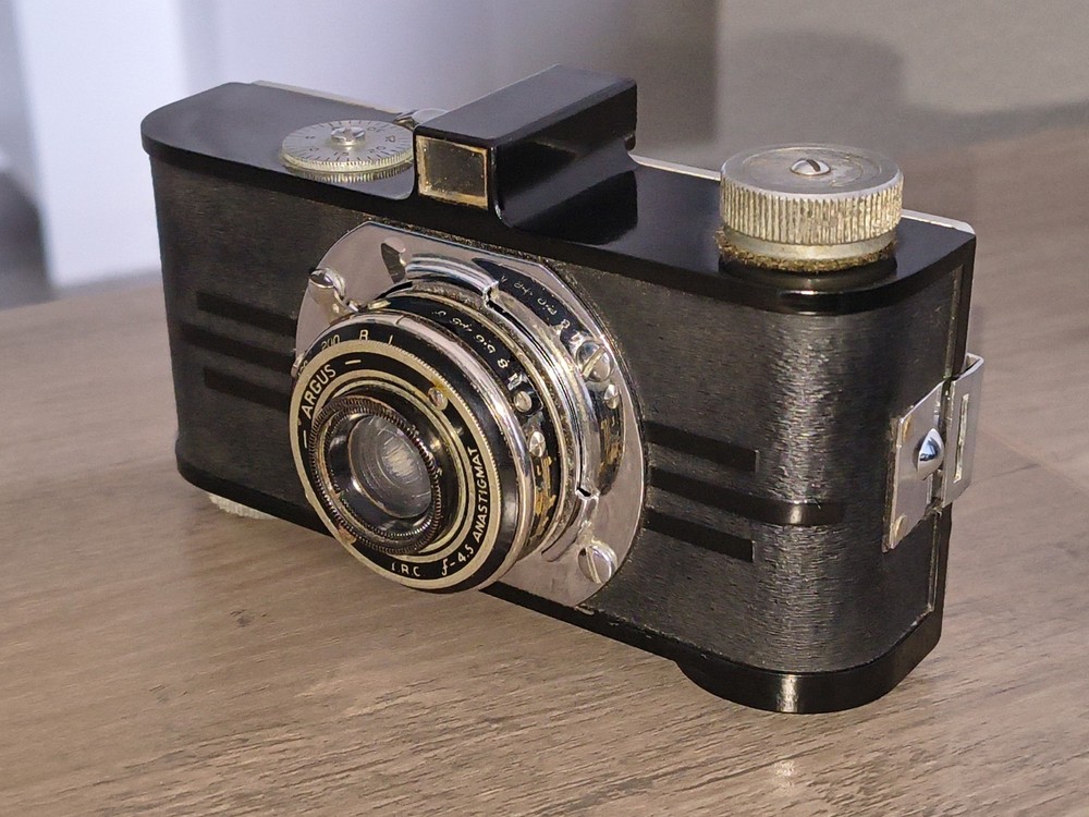 1937 Argus AF with camera case (read description)